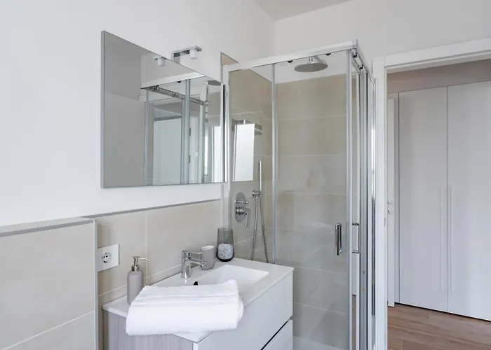 公寓 Guesthost - San Zeno Modern Near The Centre!