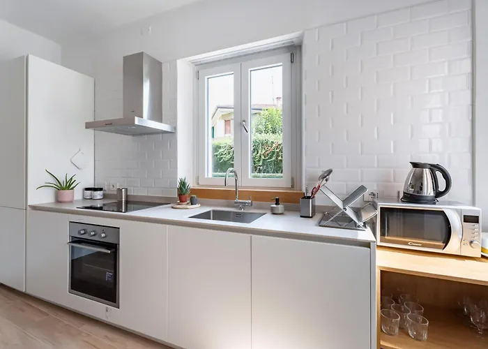 公寓 Guesthost - San Zeno Modern Near The Centre! *